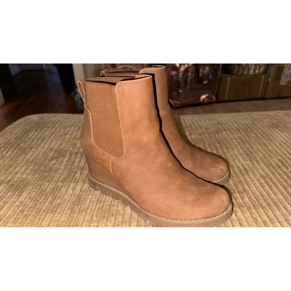 Universal Thread Women Sz 6.5 Linda Chunky Booties Tan Brown Suede Wedge Slip On
